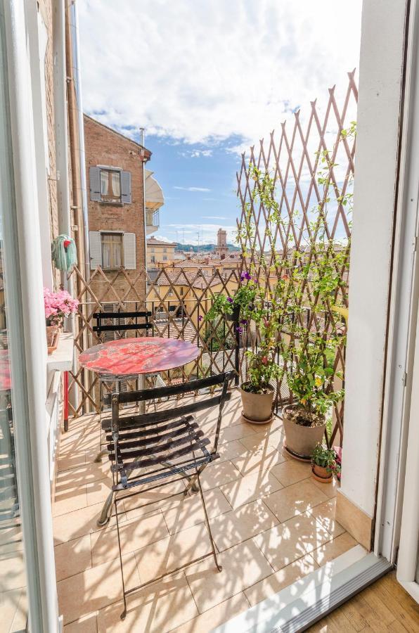 Inner Bo, Terrazzino Vista Tetti In Centro Storico ボローニャ エクステリア 写真